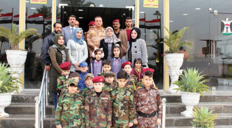 Iraqi intelligence chief hosts students